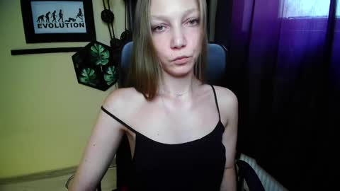Snapshot of emilly_xkiss chatting on 06-03-26, 02:33 Emilly online show from 06-03-26, 02:33