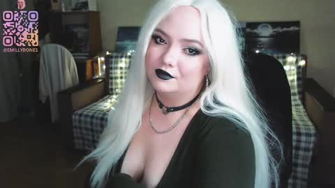 Snapshot of emillybones chatting on 09-08-25, 06:18 Emily online show from 09-08-25, 06:18