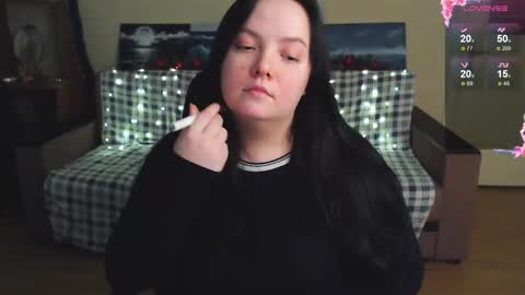 Snapshot of emillybones chatting on 12-19-25, 07:32 Emily online show from 12-19-25, 07:32