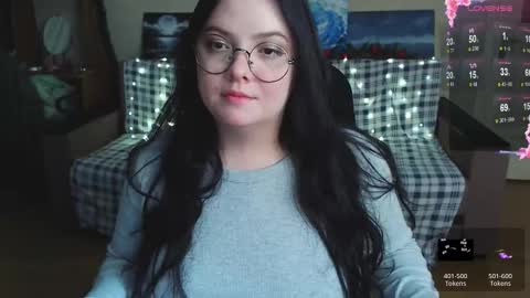 Snapshot of emillybones chatting on 12-20-25, 09:33 Emily online show from 12-20-25, 09:33