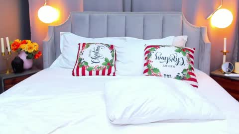 Snapshot of emillybronte chatting on 12-20-24, 02:52 EMMA online show from 12-20-24, 02:52