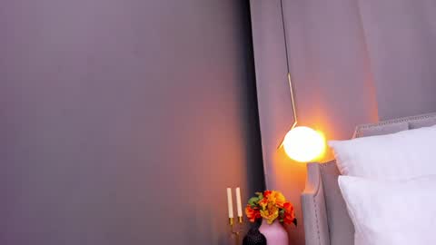 Snapshot of emillybronte chatting on 02-06-25, 09:28 EMMA online show from 02-06-25, 09:28