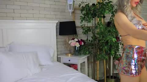 Snapshot of emillybronte chatting on 10-05-25, 07:34 EMMA online show from 10-05-25, 07:34