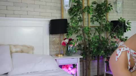 Snapshot of emillybronte chatting on 06-08-26, 01:28 EMMA online show from 06-08-26, 01:28