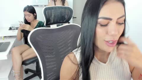 Emilly  online show from 01-10-25, 02:55