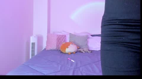 Snapshot of emillyhils1 chatting on 12-19-24, 04:56 emilly online show from 12-19-24, 04:56
