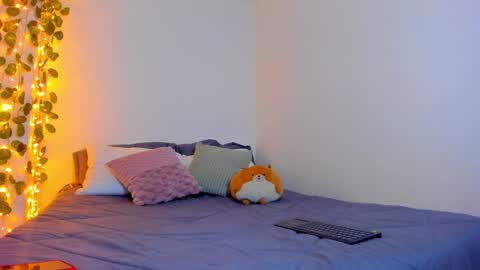 Snapshot of emillyhils1 chatting on 01-31-25, 07:50 emilly online show from 01-31-25, 07:50