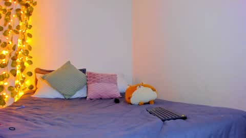 Snapshot of emillyhils1 chatting on 02-03-25, 06:02 emilly online show from 02-03-25, 06:02