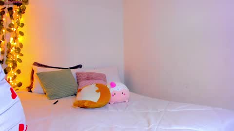 Snapshot of emillyhils1 chatting on 02-18-25, 11:55 emilly online show from 02-18-25, 11:55