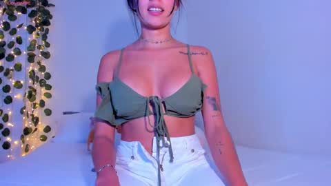 Snapshot of emillyhils1 chatting on 10-11-25, 07:12 emilly online show from 10-11-25, 07:12