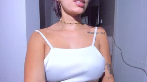 Snapshot of emillyhils1 chatting on 06-12-26, 08:57 emilly online show from 06-12-26, 08:57