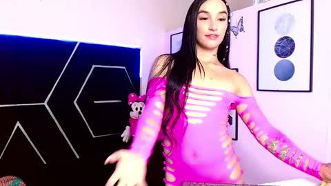 Snapshot of emillystonex chatting on 12-15-25, 10:25 emillystonex online show from 12-15-25, 10:25