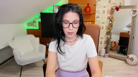 EmillyTaylor online show from 11-14-25, 04:55