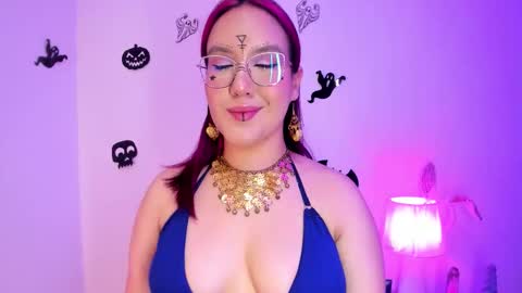 Snapshot of emily_5weet chatting on 10-29-25, 04:04 Emily online show from 10-29-25, 04:04