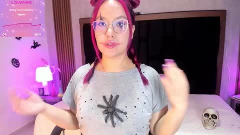 Snapshot of emily_5weet chatting on 10-30-25, 04:58 Emily online show from 10-30-25, 04:58