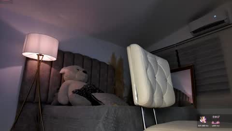 Snapshot of emily_____ chatting on 02-18-26, 01:34 emily valentina online show from 02-18-26, 01:34