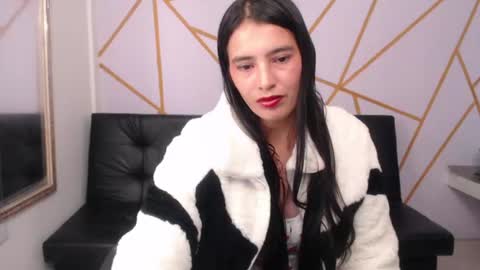 Snapshot of emily___rouse chatting on 06-19-26, 03:44 emily___rouse online show from 06-19-26, 03:44