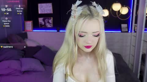 Snapshot of emily_air chatting on 12-22-24, 09:31 Emily online show from 12-22-24, 09:31
