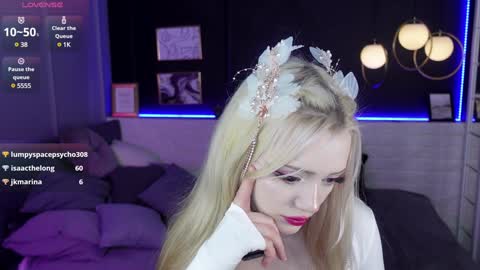 Snapshot of emily_air chatting on 12-23-24, 12:35 Emily online show from 12-23-24, 12:35