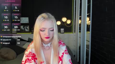 Snapshot of emily_air chatting on 01-03-25, 12:33 Emily online show from 01-03-25, 12:33