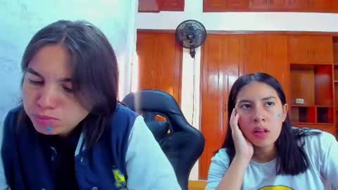 Snapshot of emily_and_soffy chatting on 06-11-26, 12:25 Emily and Soffy online show from 06-11-26, 12:25