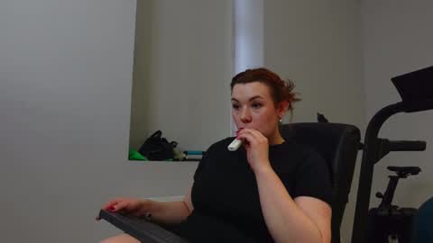 EMILY BOKER online show from 01-10-26, 08:27