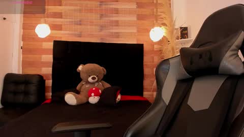 emily_brown04 online show from 11-04-25, 11:09