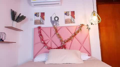 Snapshot of emily_burton18 chatting on 01-18-26, 12:09 Emily Burton online show from 01-18-26, 12:09