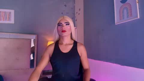 Snapshot of emily_castillo1_ chatting on 06-23-26, 05:27 emily_castillo1_ online show from 06-23-26, 05:27