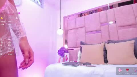 Snapshot of emily_daarell chatting on 05-06-26, 10:26 M I A online430pm- 930pm online show from 05-06-26, 10:26