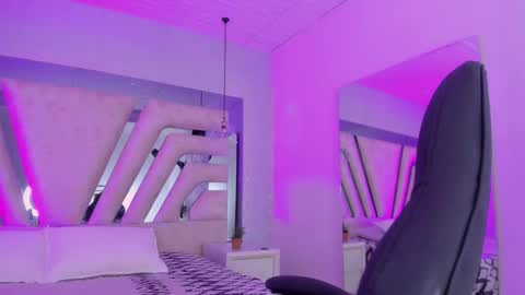 Emily online show from 11-19-25, 11:21