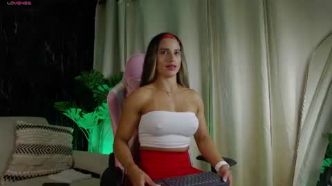 Snapshot of emily_foxx01 chatting on 07-01-26, 12:12 Emily foxx01 online show from 07-01-26, 12:12