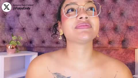 Snapshot of emily_foxyy chatting on 05-19-26, 01:56 Emily online show from 05-19-26, 01:56