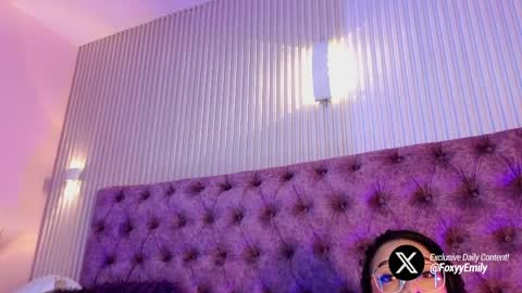 Snapshot of emily_foxyy chatting on 05-25-26, 08:37 Emily online show from 05-25-26, 08:37