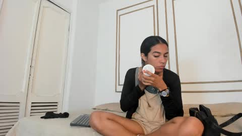 emily_gaviria1 online show from 05-18-26, 12:11