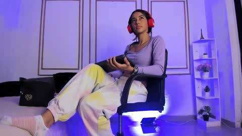 Snapshot of emily_gaviria1 chatting on 06-06-26, 12:43 emily_gaviria1 online show from 06-06-26, 12:43
