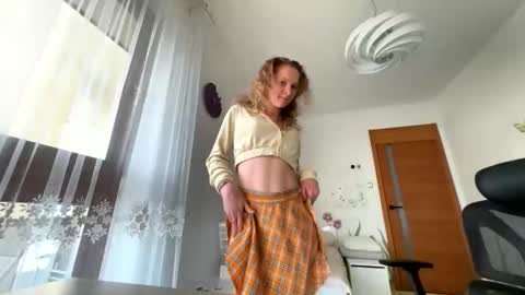 Snapshot of emily_in_parisss chatting on 10-14-25, 10:38 Emily  online show from 10-14-25, 10:38