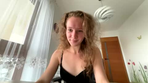 Snapshot of emily_in_parisss chatting on 10-16-25, 09:21 Emily  online show from 10-16-25, 09:21