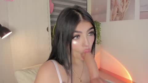 EmilyKenner  Independent model  online show from 07-07-26, 12:09