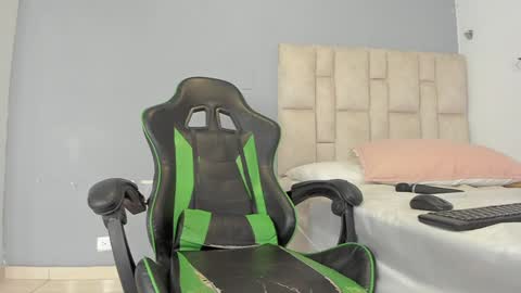 Emi  independent model  online show from 12-14-24, 02:23