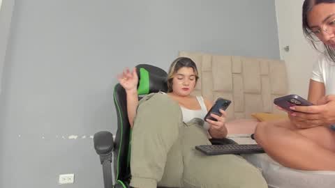 Emi  independent model  online show from 01-14-25, 11:48