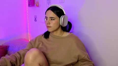 Emily Lindey online show from 03-12-26, 05:24