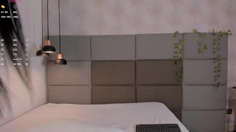 Snapshot of emily_luve chatting on 10-29-25, 08:21 emily_luve online show from 10-29-25, 08:21