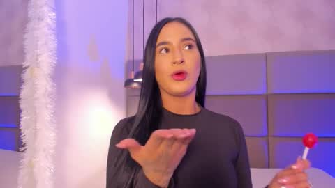 Snapshot of emily_luve chatting on 12-19-25, 07:10 emily_luve online show from 12-19-25, 07:10