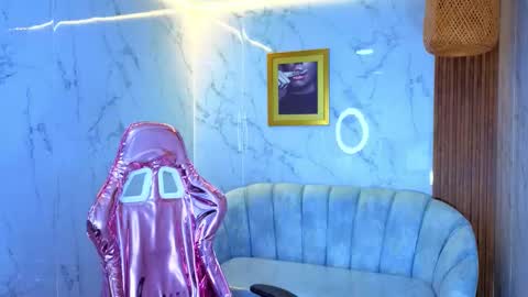 Snapshot of emily_mills_s chatting on 11-17-25, 08:25 Emily online show from 11-17-25, 08:25