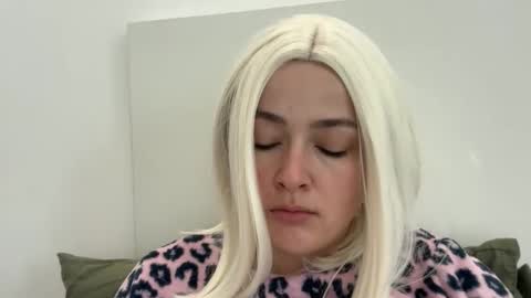 emily_morning_dew online show from 11-02-25, 09:00