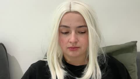 emily_morning_dew online show from 11-10-25, 07:40