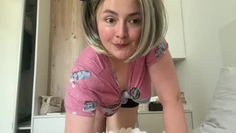 emily_morning_dew online show from 07-01-26, 08:16