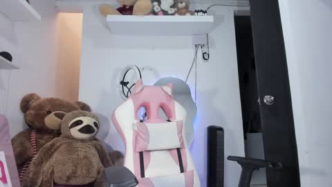 Snapshot of emily_palmeer chatting on 01-08-25, 11:32 emily_palmeer online show from 01-08-25, 11:32