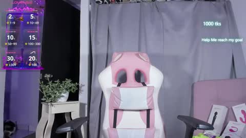 Snapshot of emily_palmeer chatting on 02-26-25, 11:30 emily_palmeer online show from 02-26-25, 11:30